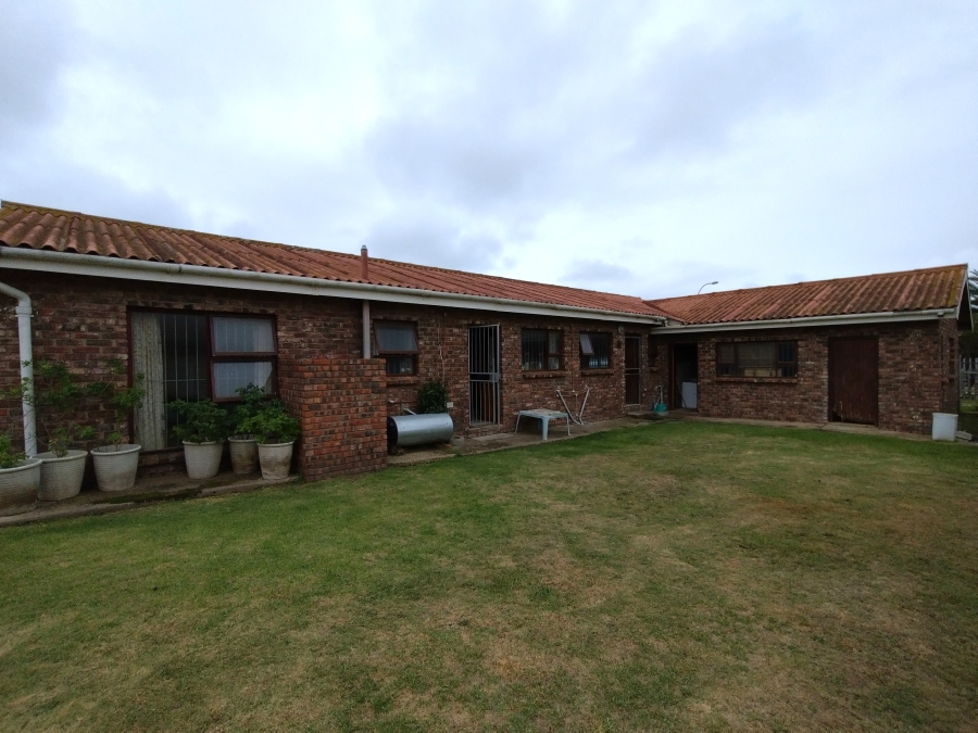 4 Bedroom Property for Sale in C Place Eastern Cape